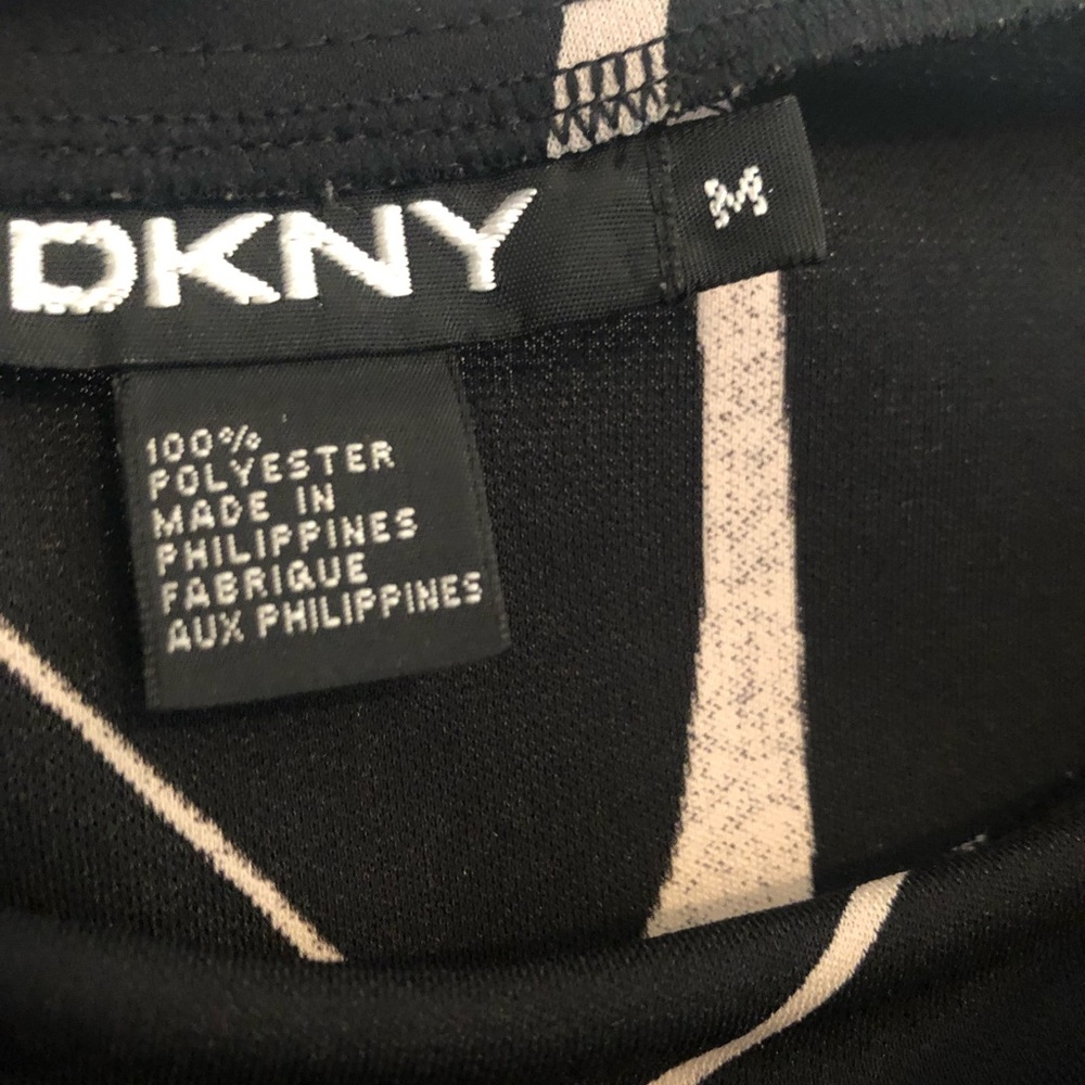 ✨DKNY Skirt✨